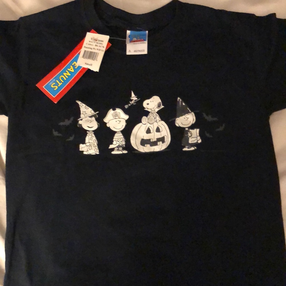 NWT Halloween PEANUTS shirt GLOW IN THE DARK Small